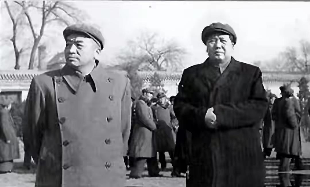 滕代远和彭德怀吵完架后不久，开枪把自己打成重伤，彭德怀惊呆了说这事之前得先弄