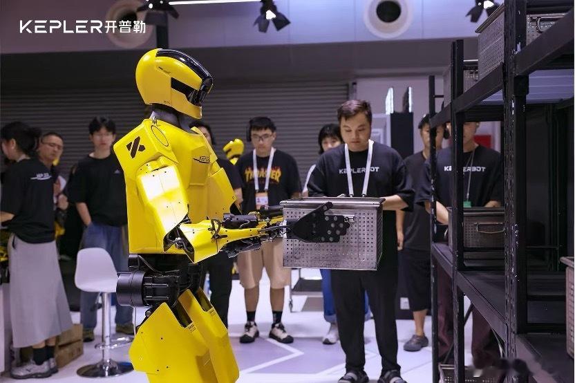 2025世界人工智能大会（WAIC）上，开普勒K2人形机器人完成全球首个双