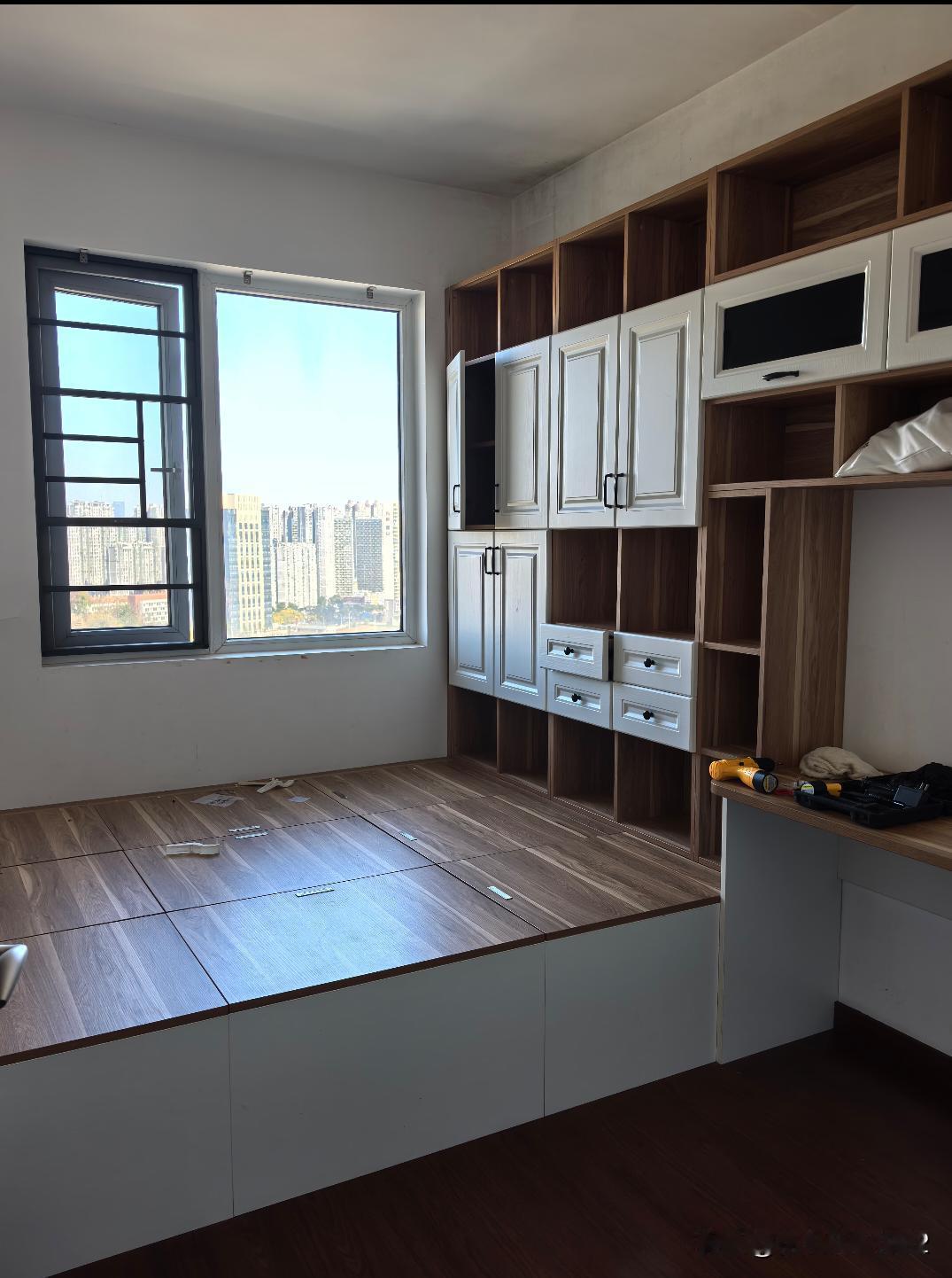 榻榻米再见，以后再也不装了榻榻米真的是装修以来最后悔的配件之一🥲铺东西贼不