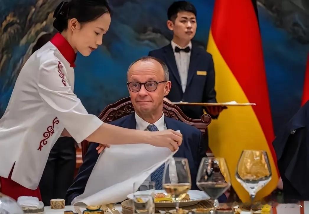 北京直接用一场顶格国宴锁死了中德交锋的第一阵地！很多人以为默茨此行是被高规格的热