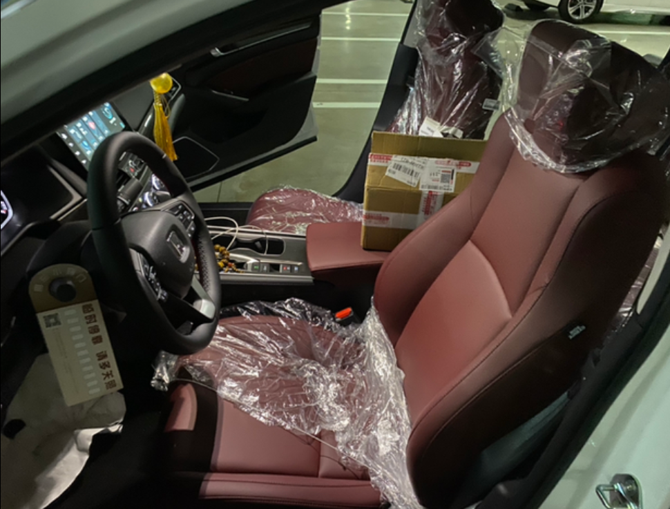 雅阁幻夜尊贵版1.外观与内饰的感受非常喜欢雅阁的外观，尤其是它的前脸和侧身，