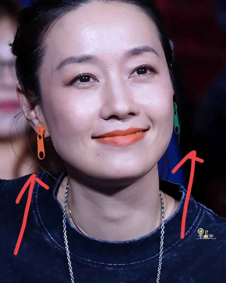 马伊琍你咋就不听劝呢，都快50岁的人了，出席活动时，还打扮的这样时尚