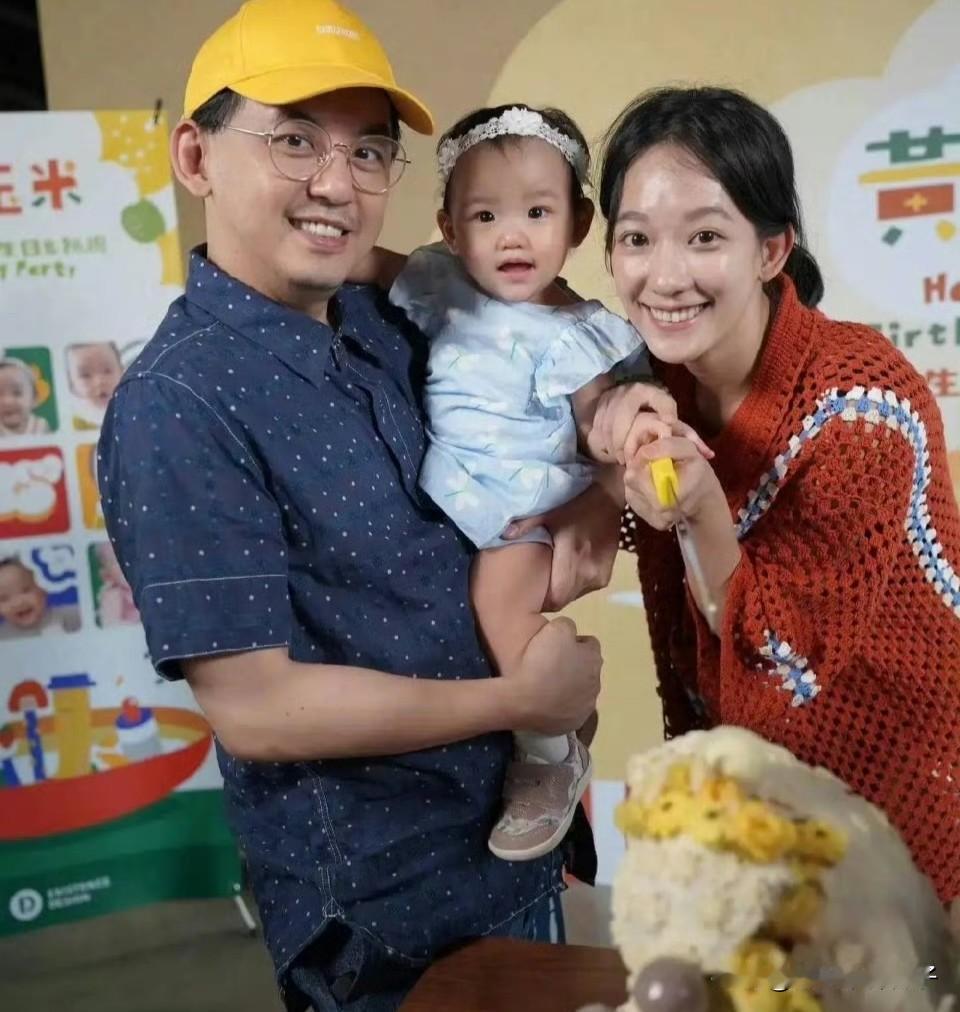 黄子佼真是一张好牌打得稀烂，硬是把幸福的家庭给整散了！10月21日，据台媒报道
