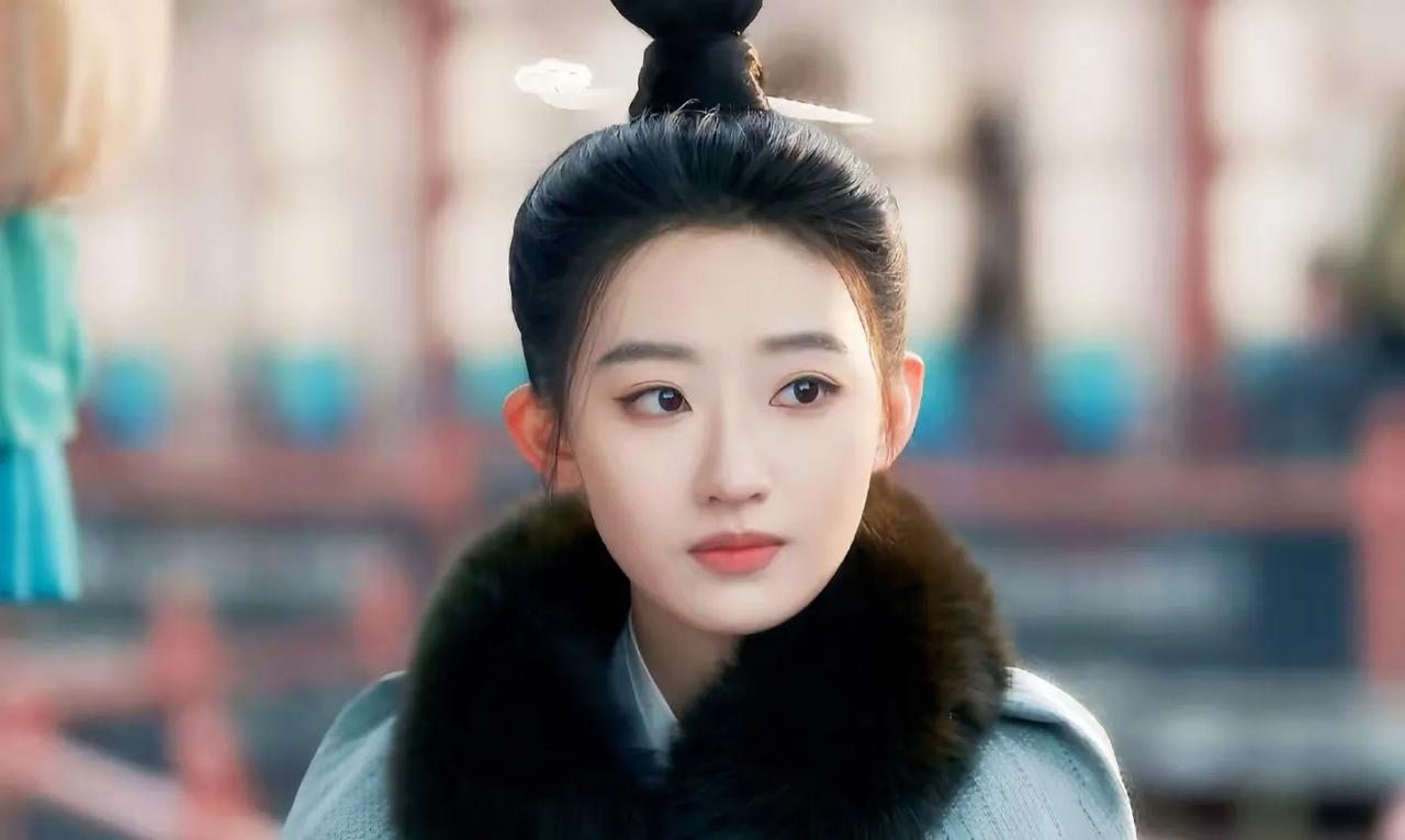 看《藏海传》的时候，一直以为八公子是赵秉文安插在女主身边的眼线，满心猜测她对香老