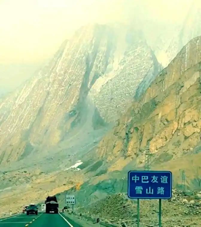 1963年3月2日签署的《中巴边界协定》有其特殊的历史背景。巴基斯坦是最早承认中