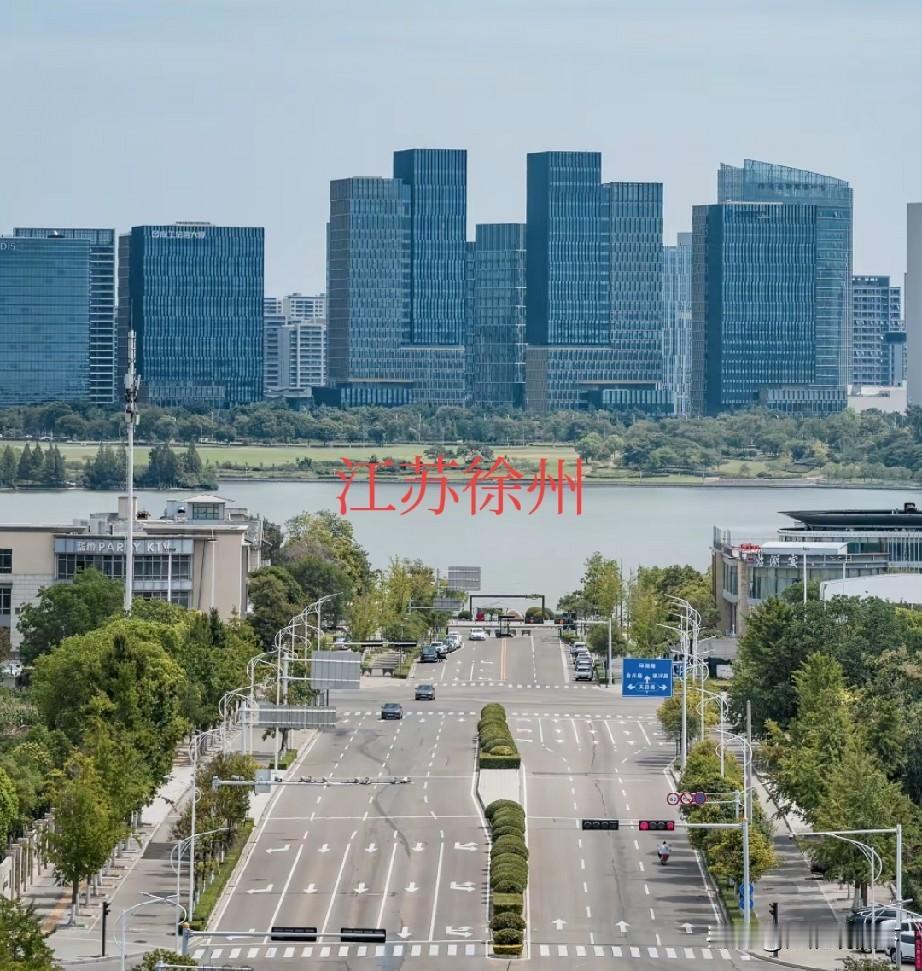 江苏徐州，浙江温州的人口和经济体量，约等于安徽芜马铜3市之和在华东地区，安徽省