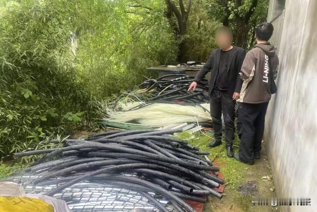“反派死于话多！”浙江温州，一工地100多米电缆被偷，损失20多万元，民警赶到现
