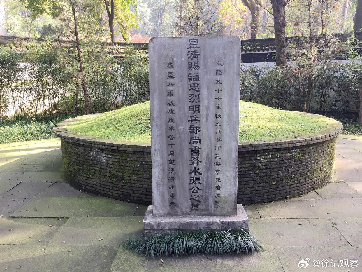 上周陪外地朋友玩了一次西湖。他说风景那么美，江南民风会不会比较柔。我带他去了西湖