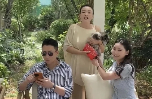 张兰能选马小梅做儿媳，主要有这方面原因！要说汪小菲谈的女朋友，没有哪个不是狠角