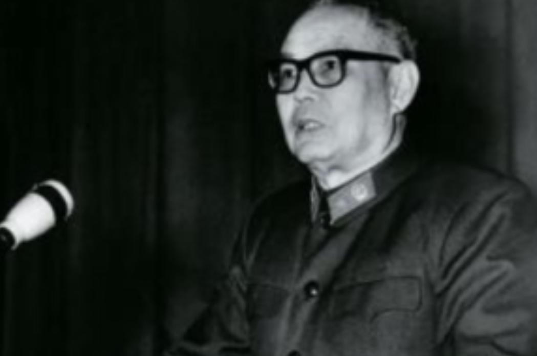 “叶剑英说：“毛、刘、周、朱、陈、林、邓，除了毛主席的后六位，还有各位老帅等其他