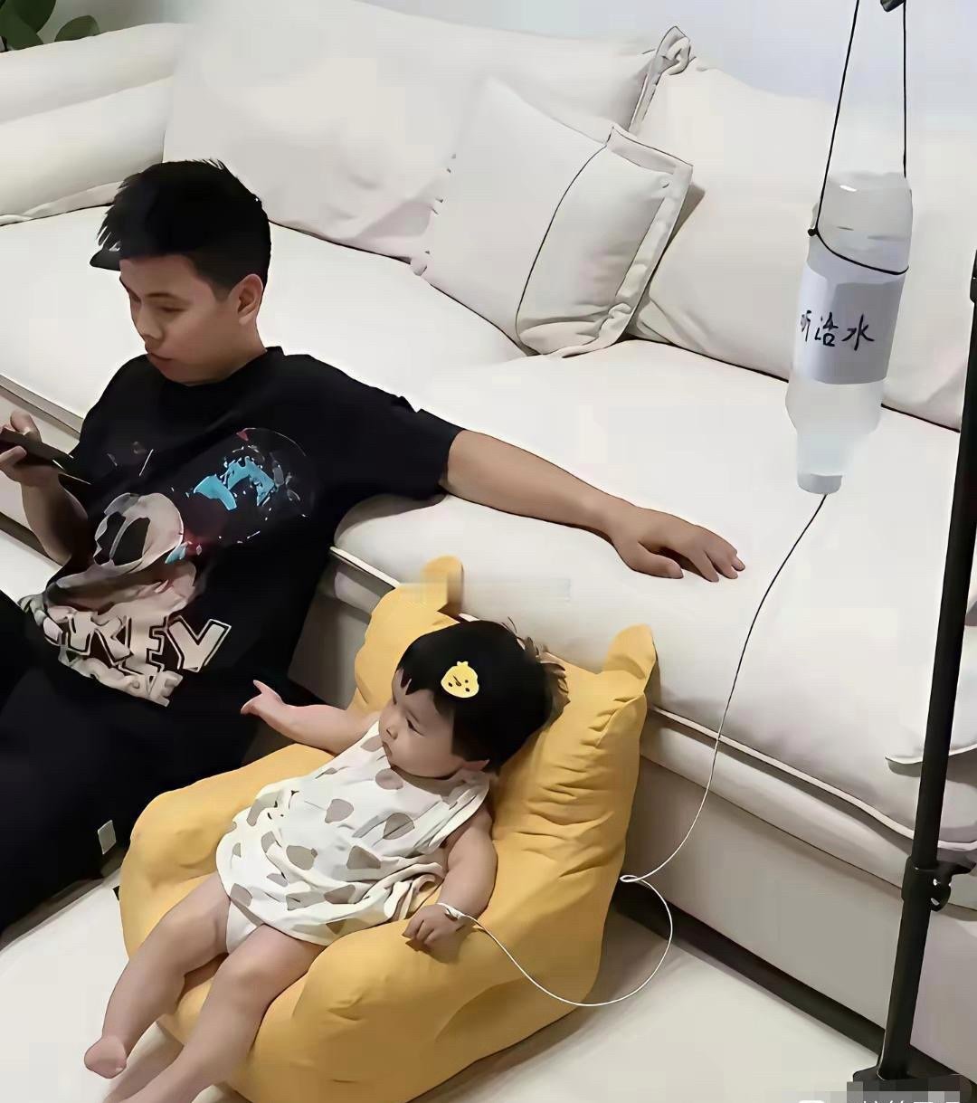 只有爸爸才想得出来，小孩子也太配合了