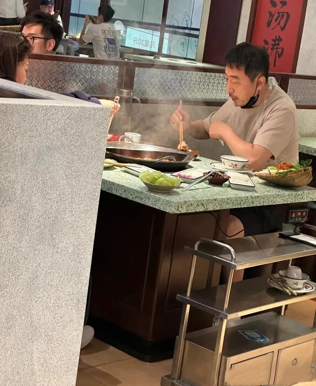 吃火锅时遇到的大明星，老公说他特别火，所以这是谁啊？我好像没见过啊，演过电视剧吗