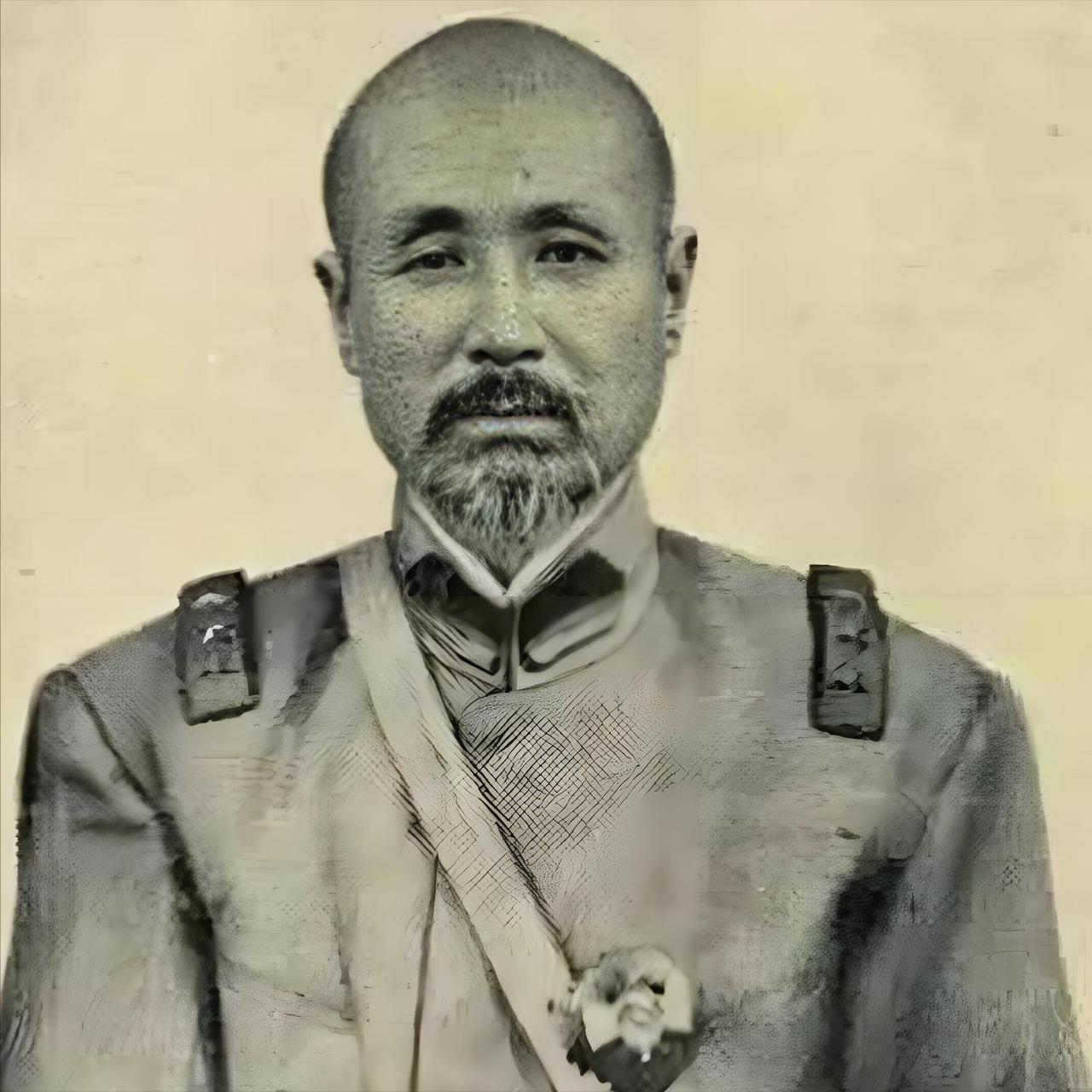 1896年，慈禧来到小站兵营视察新军。在检阅途中，慈禧的一支玉簪从头上掉了下来，