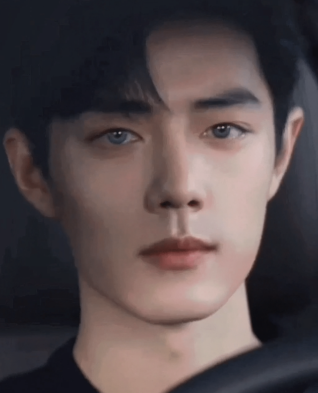 肖战试妆《十日终焉》里的齐夏戴了灰瞳如果是真的，这也太帅了吧，简直就是漫画里走