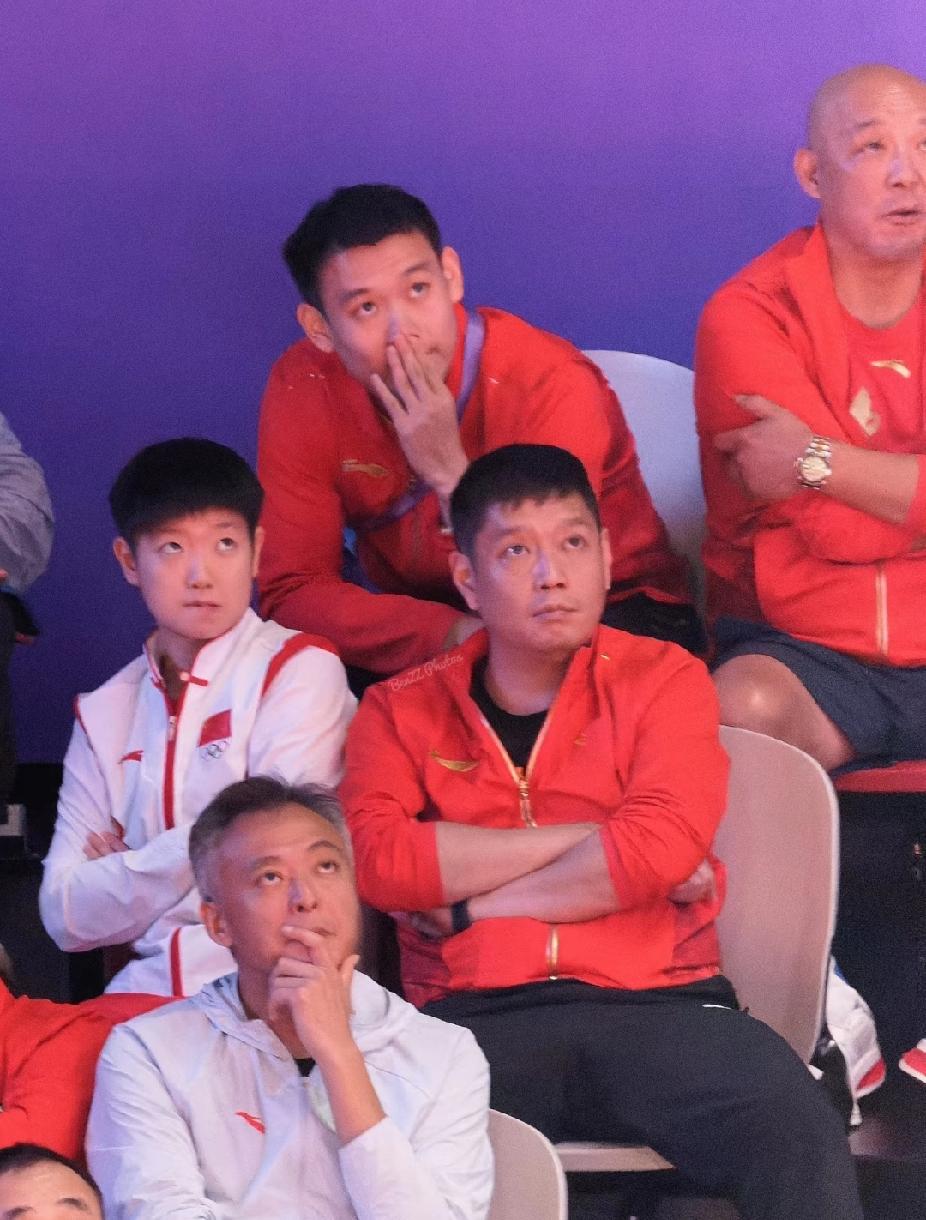 刷到即赚到！国乒顶配天团+师徒神同步同框，这图太珍贵了🔥随手刷到的旧照直