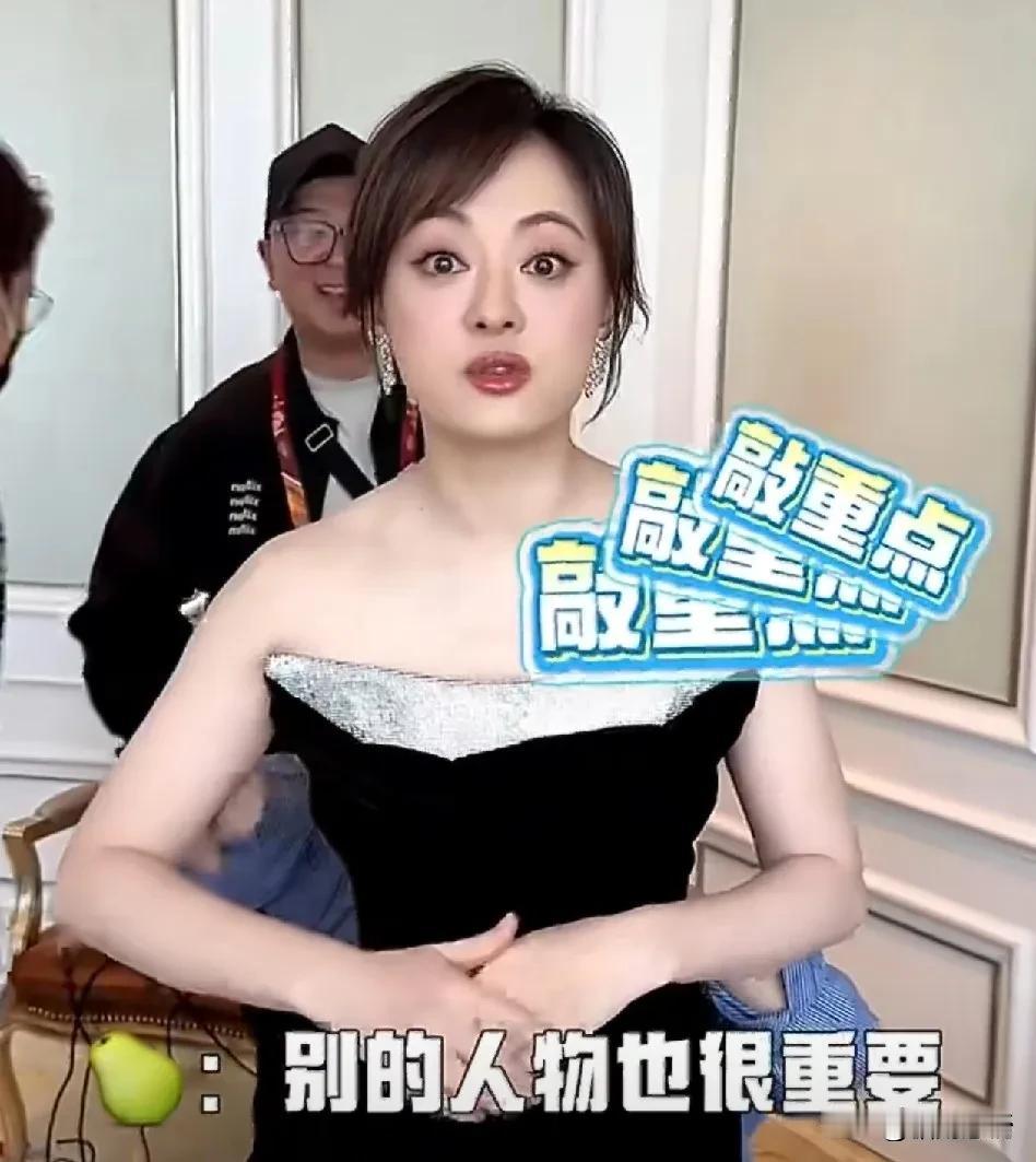 孙俪生了俩娃还一点不显老，简直是冻龄女神！看她穿碎花裙，妥妥少女模样。她颜值越看