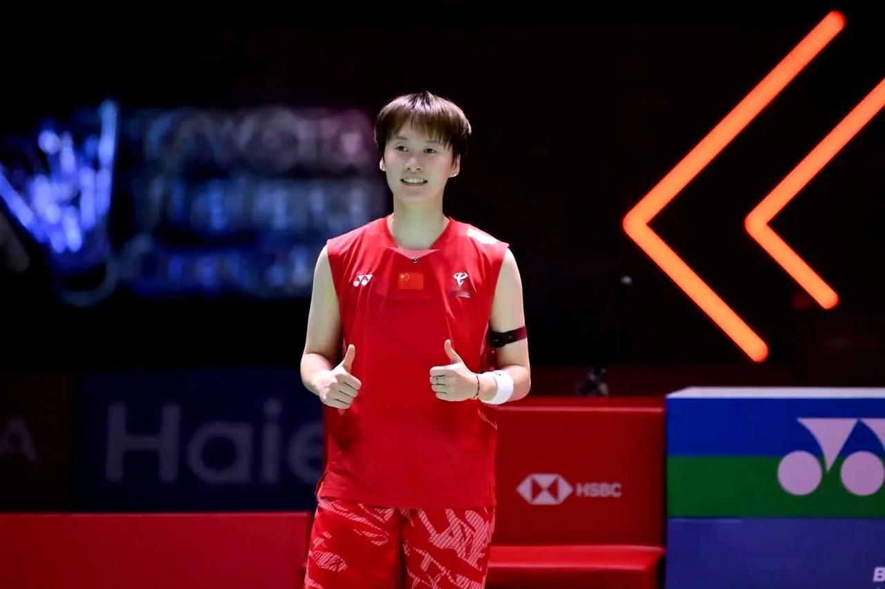 陈雨菲🇨🇳21-16、21-12🇹🇭李美妙，轻松获得2025泰国羽毛