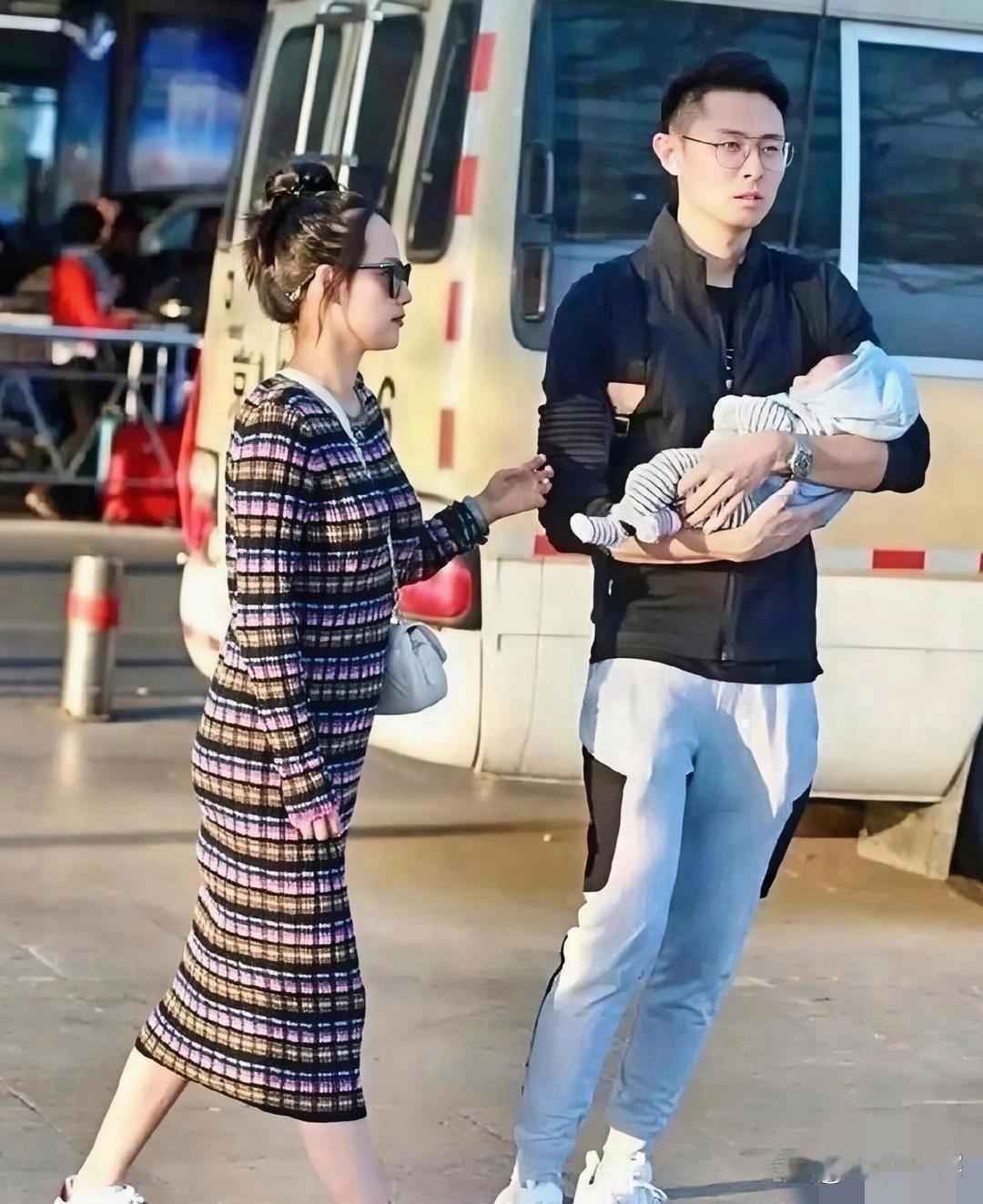 离婚后才懂，张嘉倪一开始就把牌打烂。她早和买超领证，是正牌妻子，还有俩儿子，买超