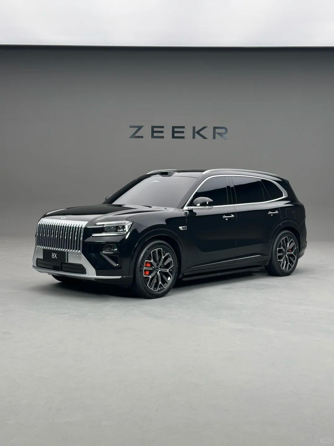 刚刚看完极氪8X的实车，第一时间来跟兄弟们分享我的感受。很多人说它是“杭州湾大X