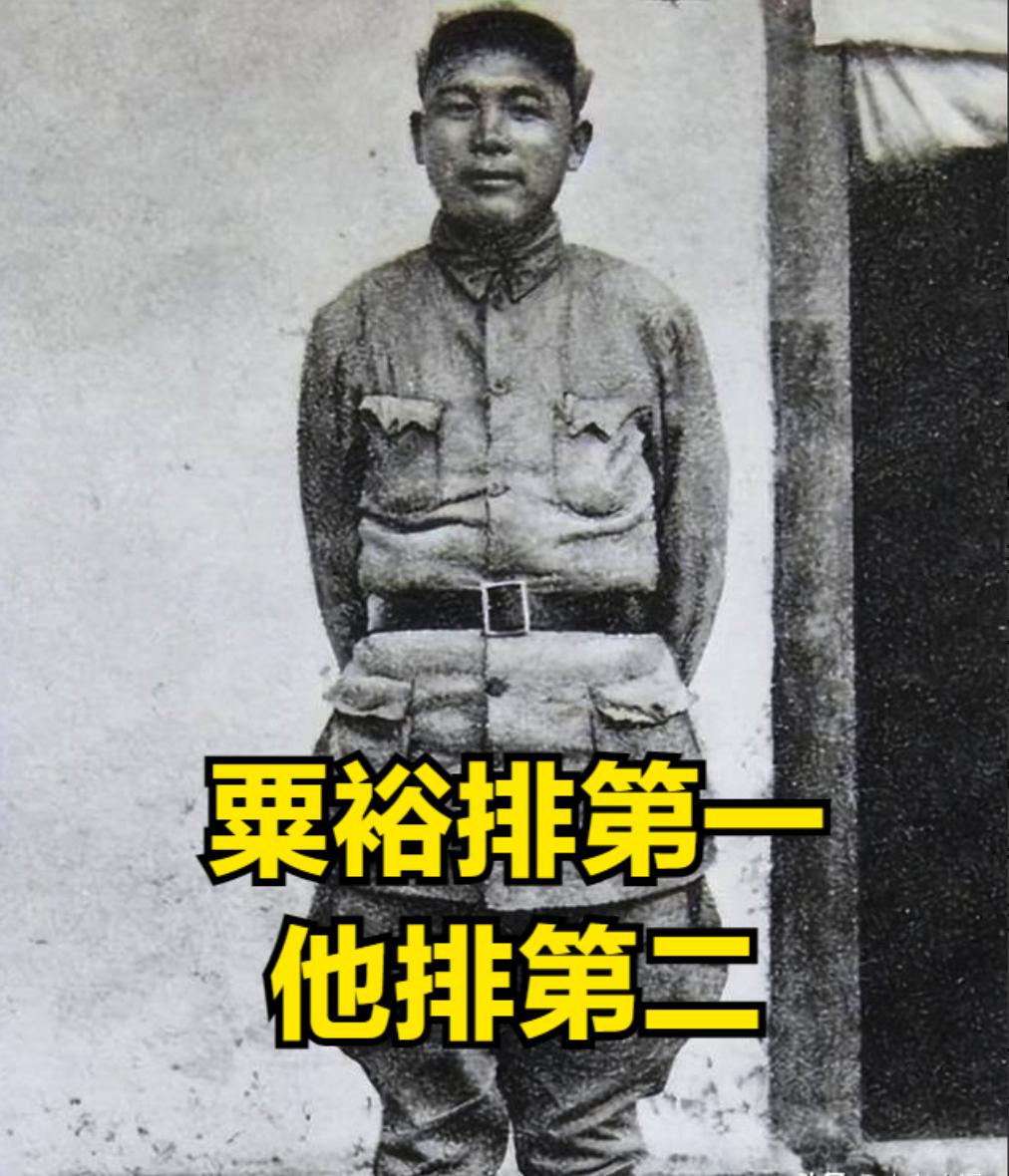 1934年,红25军夜宿一个小村庄,大家熟睡时,军长拿起马鞭就往战士身上抽,很快
