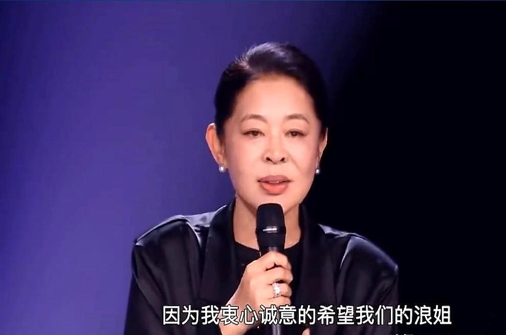 倪萍老师这回真把《乘风》的规则给“搅”了！阚清子唱跑调，她求导演给次重唱机会