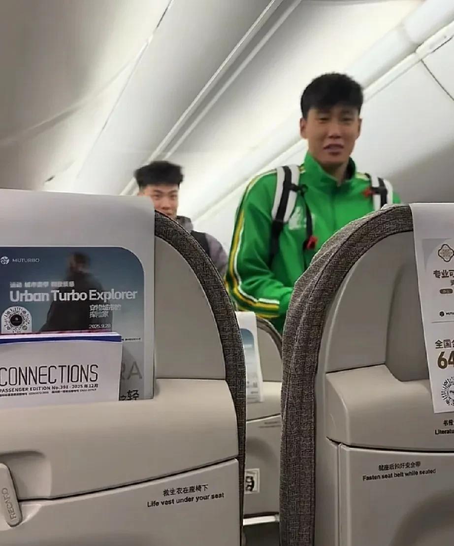 辽宁男篮结束俱乐部杯之旅返回沈阳！辽宁男篮以1胜2负的成绩无缘八强，结束了俱乐