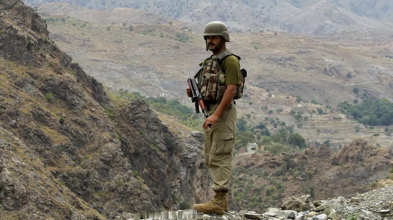 阿富汗巴基斯坦边境情势恶化　双方交火酿4死法新社阿富汗坎达哈6日电