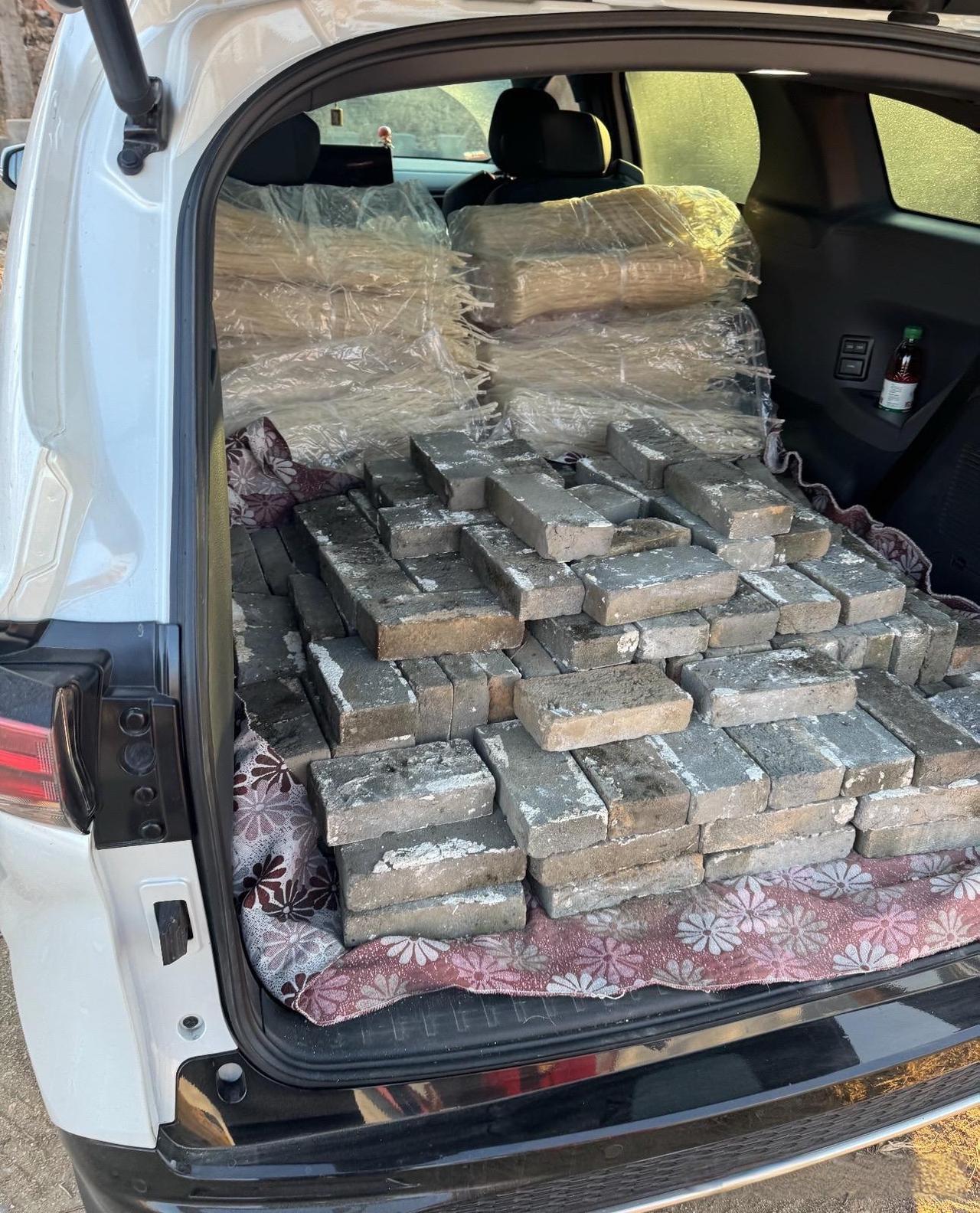 不管什么车回村都一样