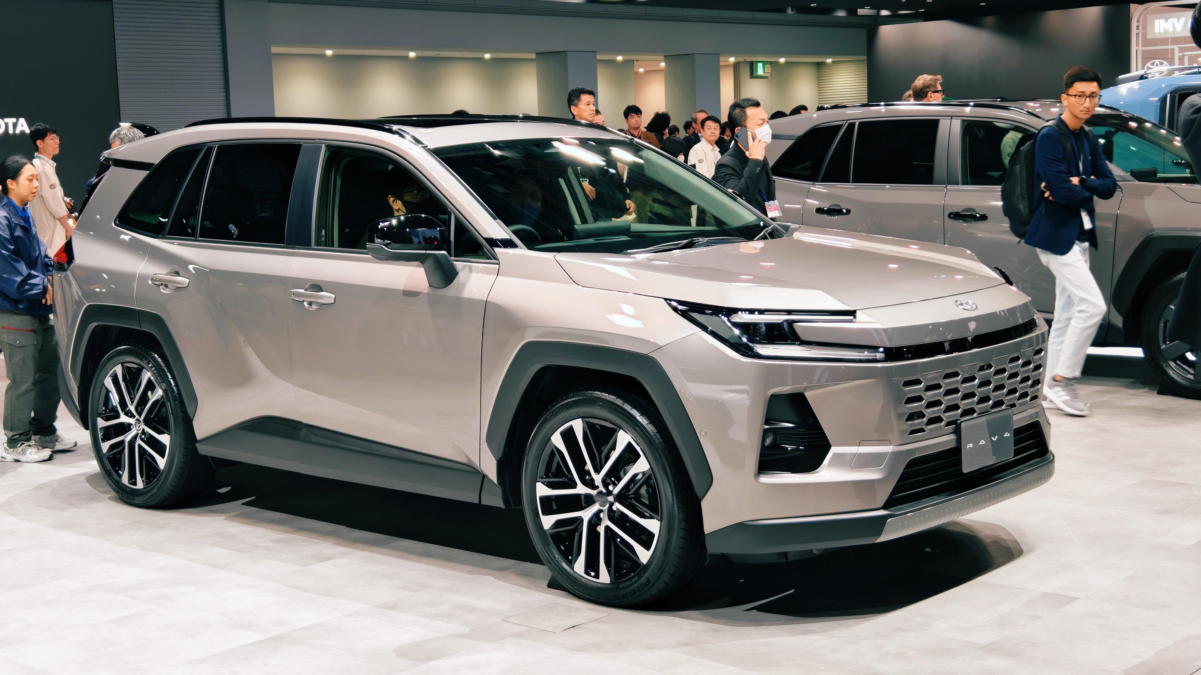 全新丰田RAV4，两种前脸外加GR运动版，未来一丰、广丰各选一个，图7、图8喜欢