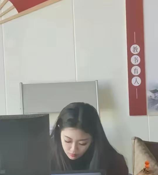 一个城市经济好不好，就看美女多不多，美女这种稀缺性，一定是会被动或主动的往经济繁