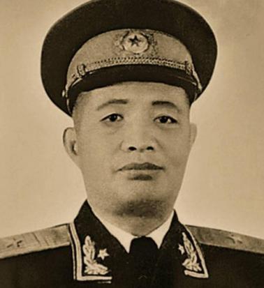 红军时期当过师政委、解放时期任正军政委的李中权，资历完全够评中将，1955年却只