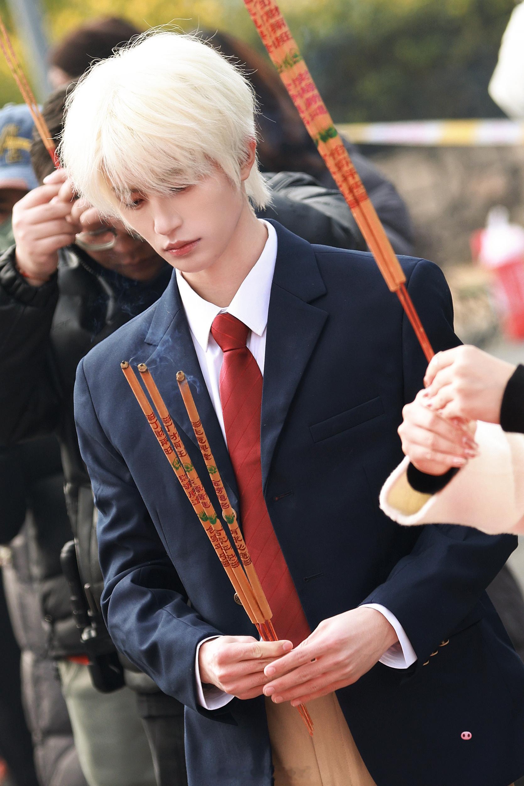 演员张翅zc向全世界安利张翅✨这一身真的很像日系动漫男神叛逆版黄毛“工藤新