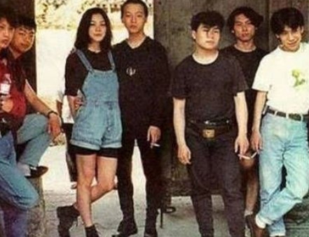 1991年，窦唯的经纪人郭传林对他说：“哥几个聚在一起不容易，千万不能因为一个女