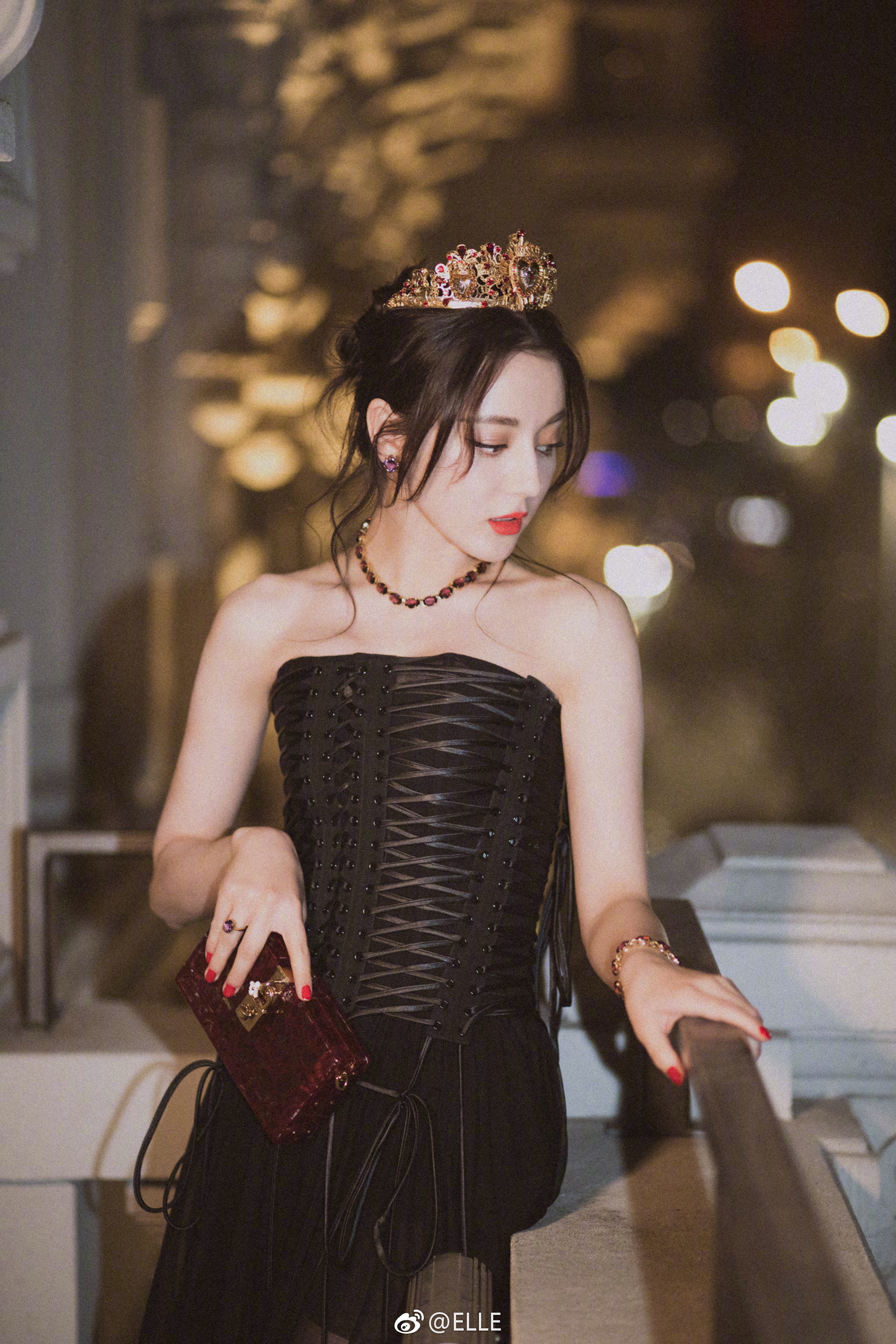 ELLE镜头下的迪丽热巴期待2025巴黎时装周✨​​​