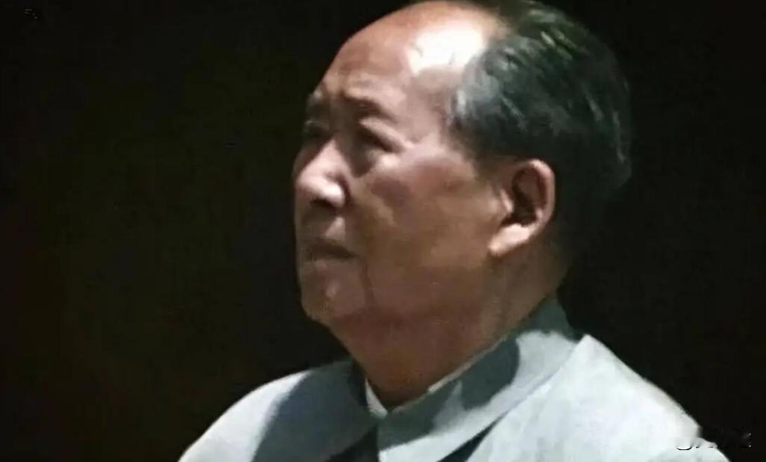 毛主席一生中的10次落泪一九七六年七月二十八日，中南海的屋子轻轻一晃，唐山地