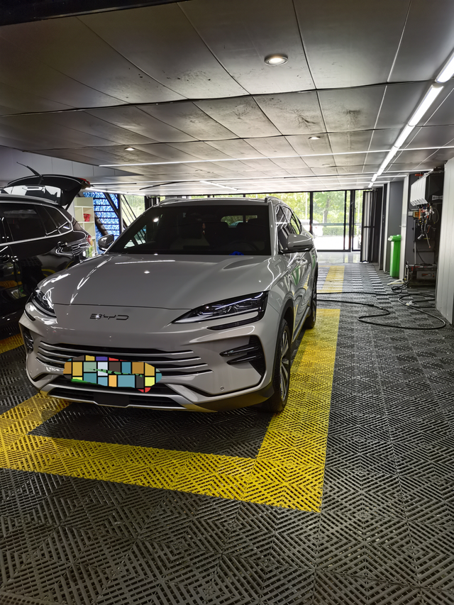 目前在用的是混动车已经使用两年了，下一辆应该会选择纯电车型。纯电车型静谧性好，