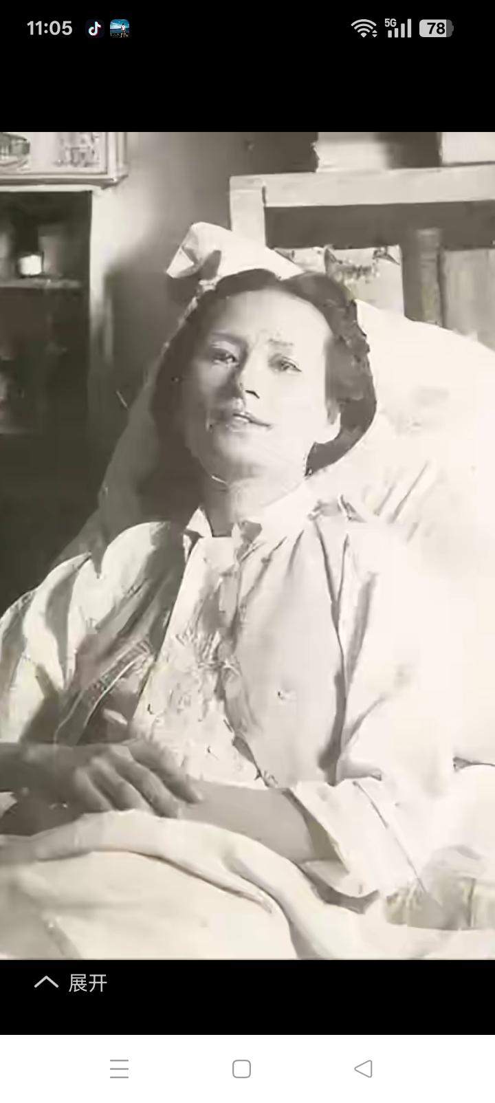 此刻，林徽因暴怒“去找汉唐线条”。病床上气若游丝，林徽因已经来日不多，可是国徽