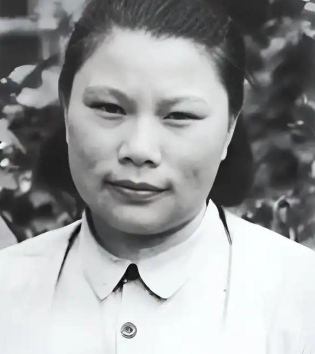 1960年的一天，康克清找到内蒙古自治区主席乌兰夫，要他从内蒙古调运一批奶粉送往
