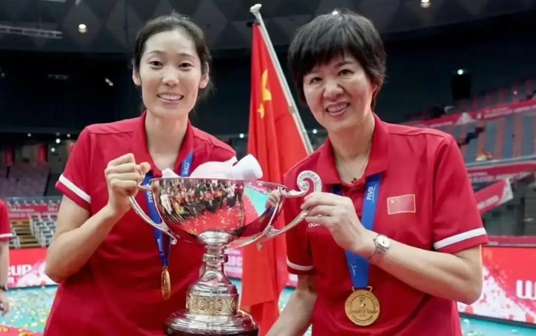 可惜郎平一腔热情，一身本事，只传给了几位队员，这几个队员中，也就朱婷有可能继承执