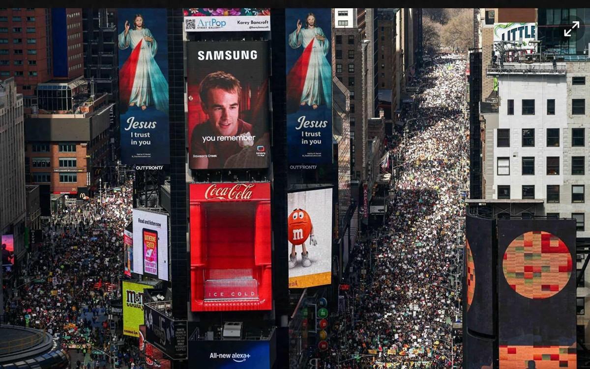 3月28日，这一天全美炸开了锅，终将被刻在美国王朝崩毁的首颗历史准星上！ 当