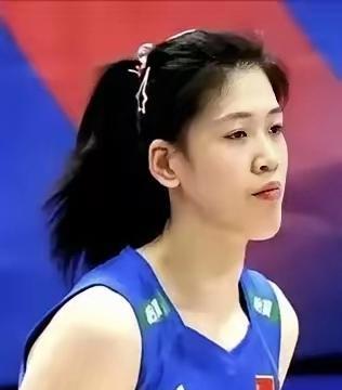 吴梦洁、庄宇珊这样的球员充其量就是一个过渡，如果李盈莹身体健康，主攻人选就是李盈