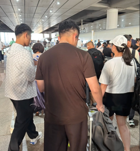 安顿好小玥儿霖霖，汪小菲一个人先乘坐高铁到了内蒙古……对于s妈现在的一些言论，