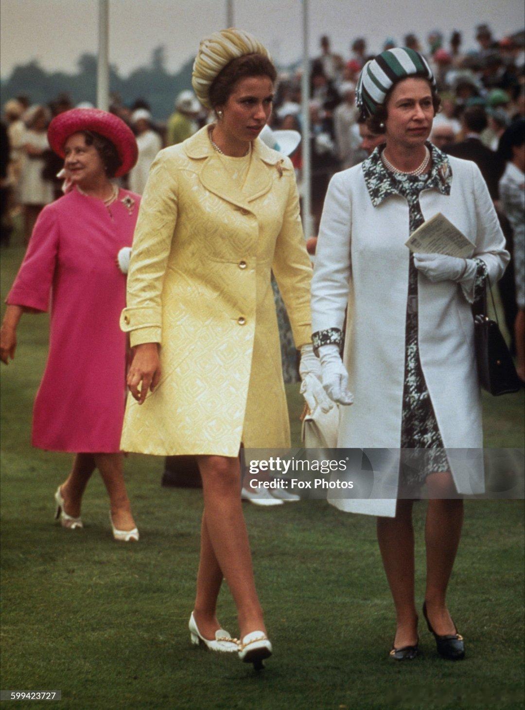 老照片分享英国安妮长公主于1970年分别在访问新西兰和出席阿斯科特皇家赛马会戴