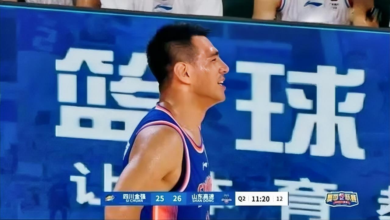 没有遗憾，四川87-94惜败山东，这2位球员虽败犹荣堪称球队亮点！1.杨文学，