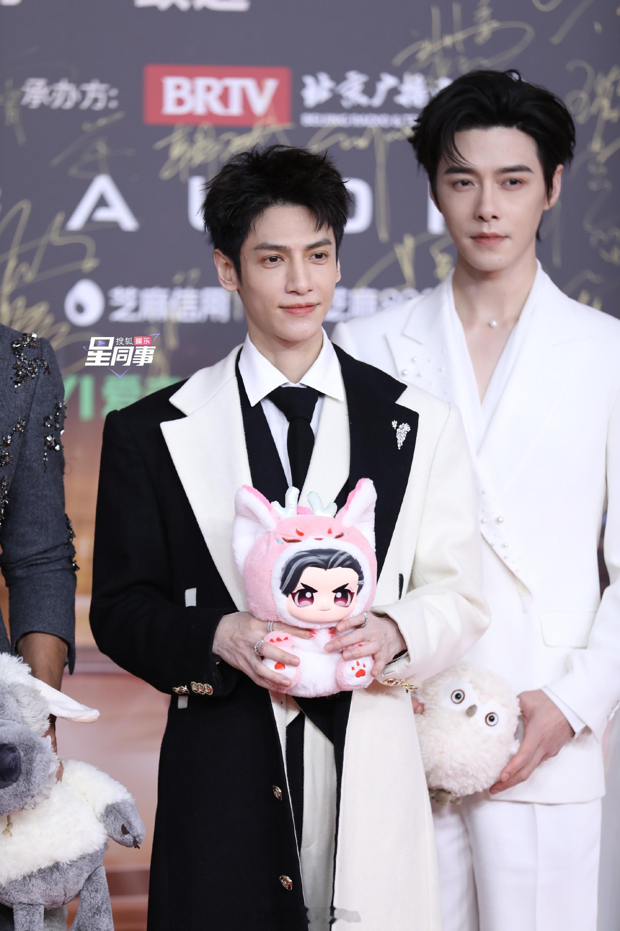 男明星红毯生图罗云熙、王鹤棣、张凌赫、侯明昊、周翊然、徐振轩​​​