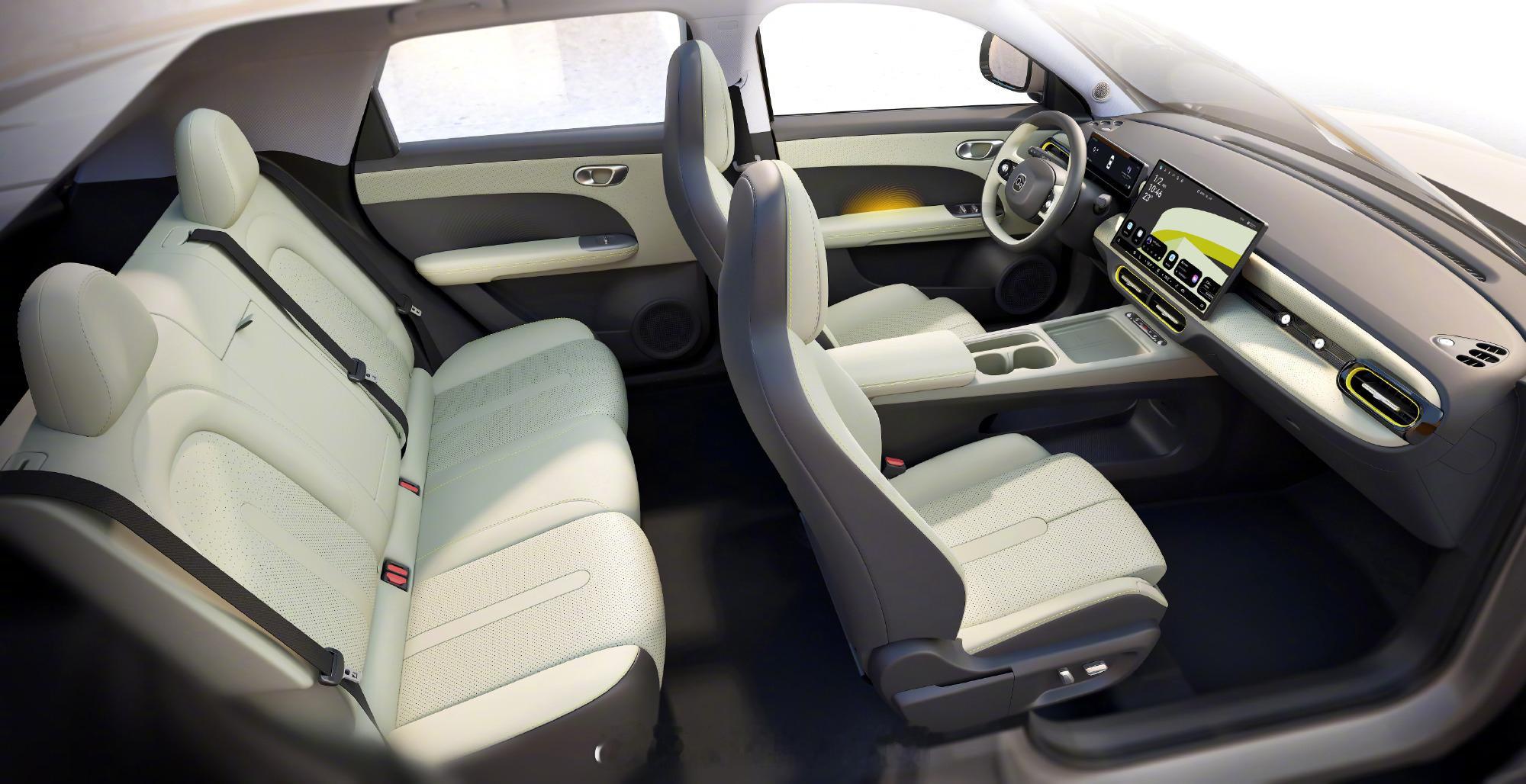 你还记得那台圆滚滚、萌化了一代人的奇瑞QQ吗？它回来啦！在最近的QQ之夜上，奇瑞