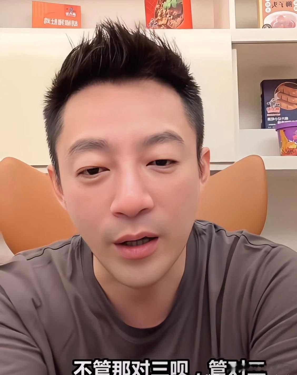 太逗了汪小菲这是当头被小玥儿一盆冷水啊[捂脸哭]汪小菲在直播的时候被网友说老了！汪