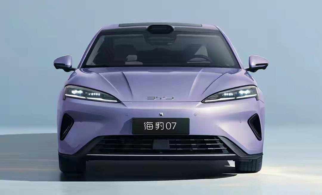 2026年，同样买B级轿车，比亚迪二代刀片电池电车1年省1万，开10年直接省出1