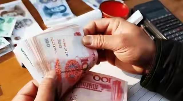 人民币一夜冲上6.81！你的钱包正在经历一场静悄悄的大洗牌，这四类人已经躺赢，但