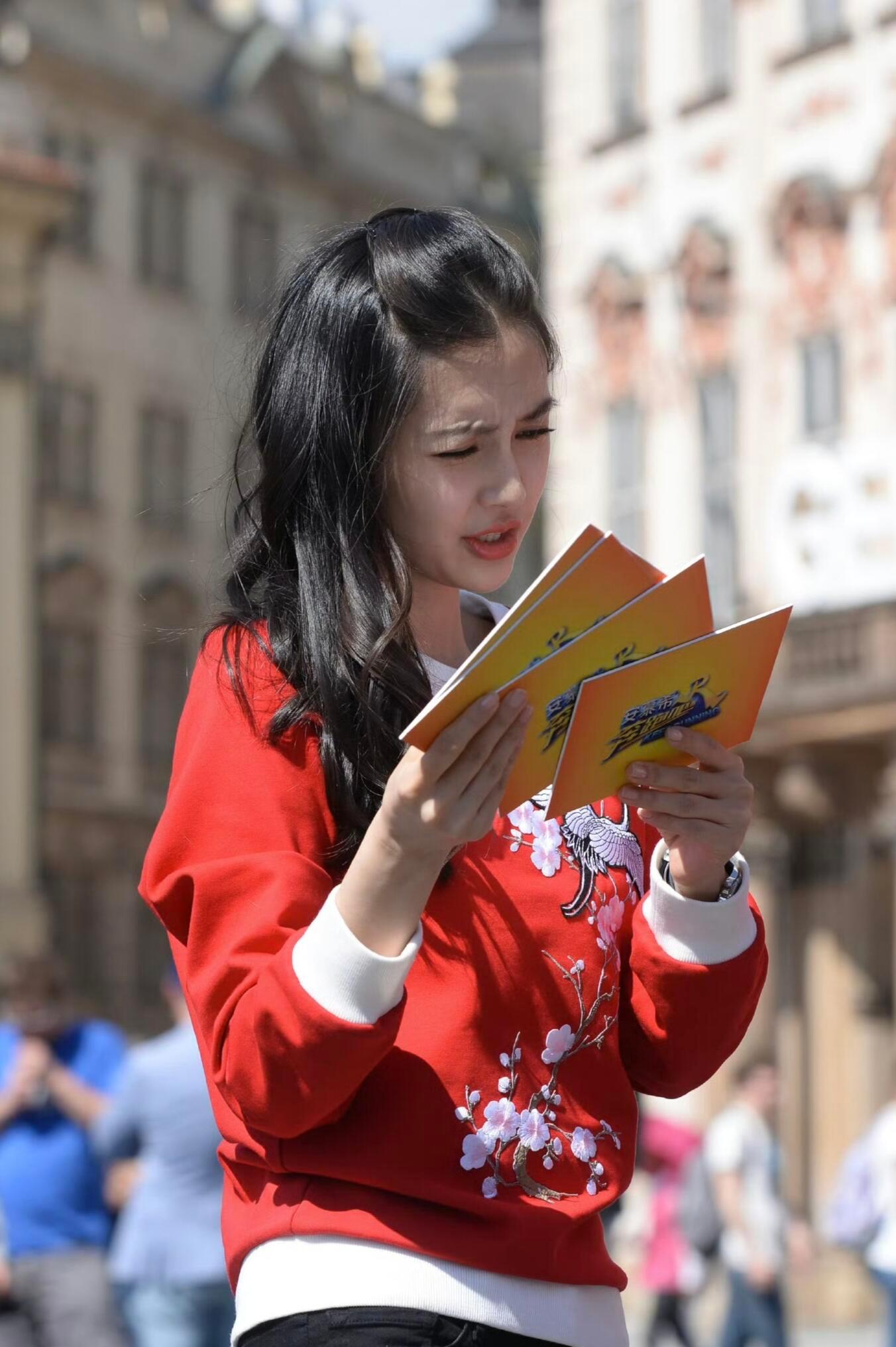 顶着太阳拍照也这么美